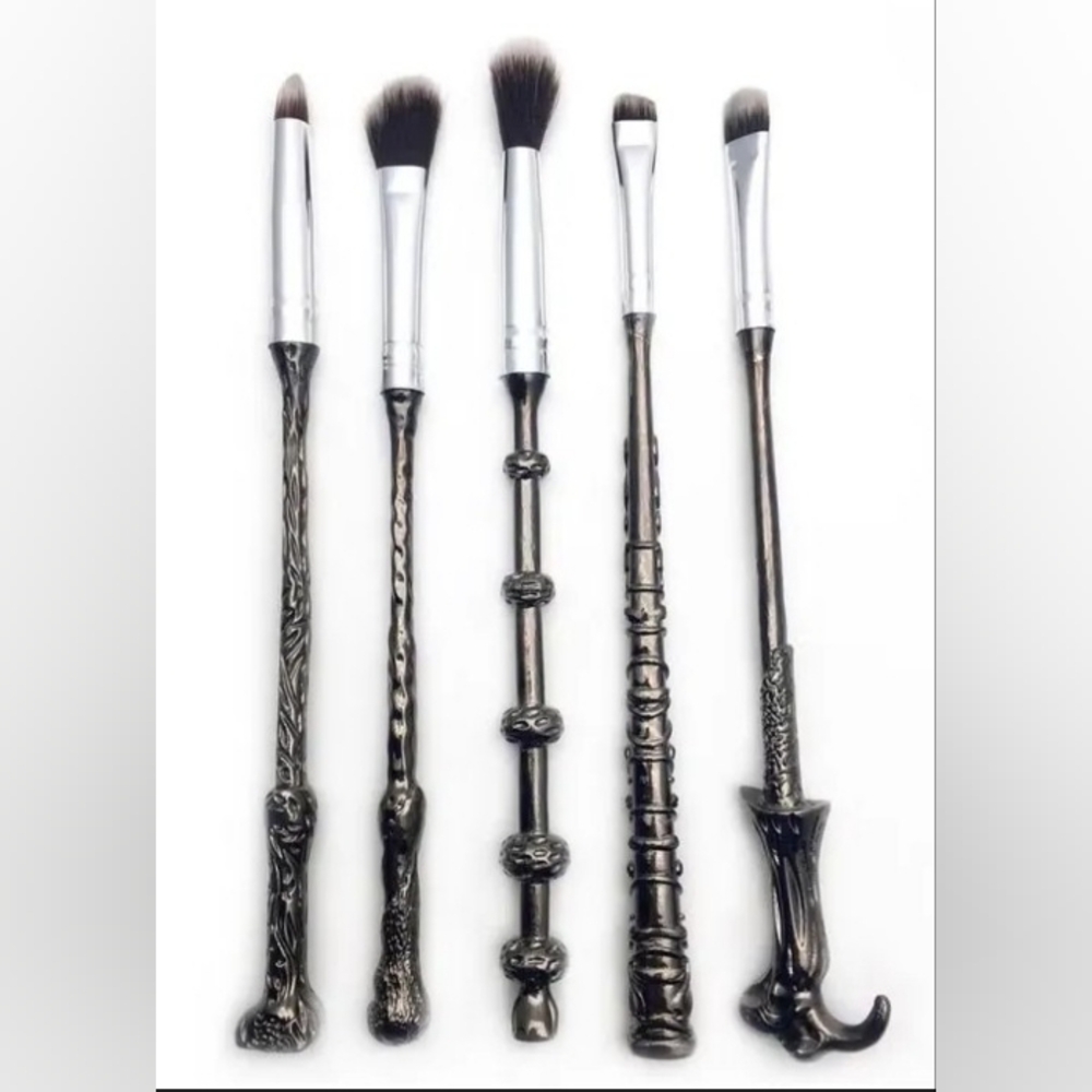 Storybook Cosmetics Harry Potter Brush Set With Velvet Bag - Picture 2 of 8